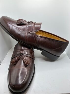 JOHNSON AND MURPHY MEN OXFORD 
SIZE 10 M. BROWN/ LEATHER TASSEL DESIGN